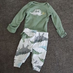 NB dino outfit